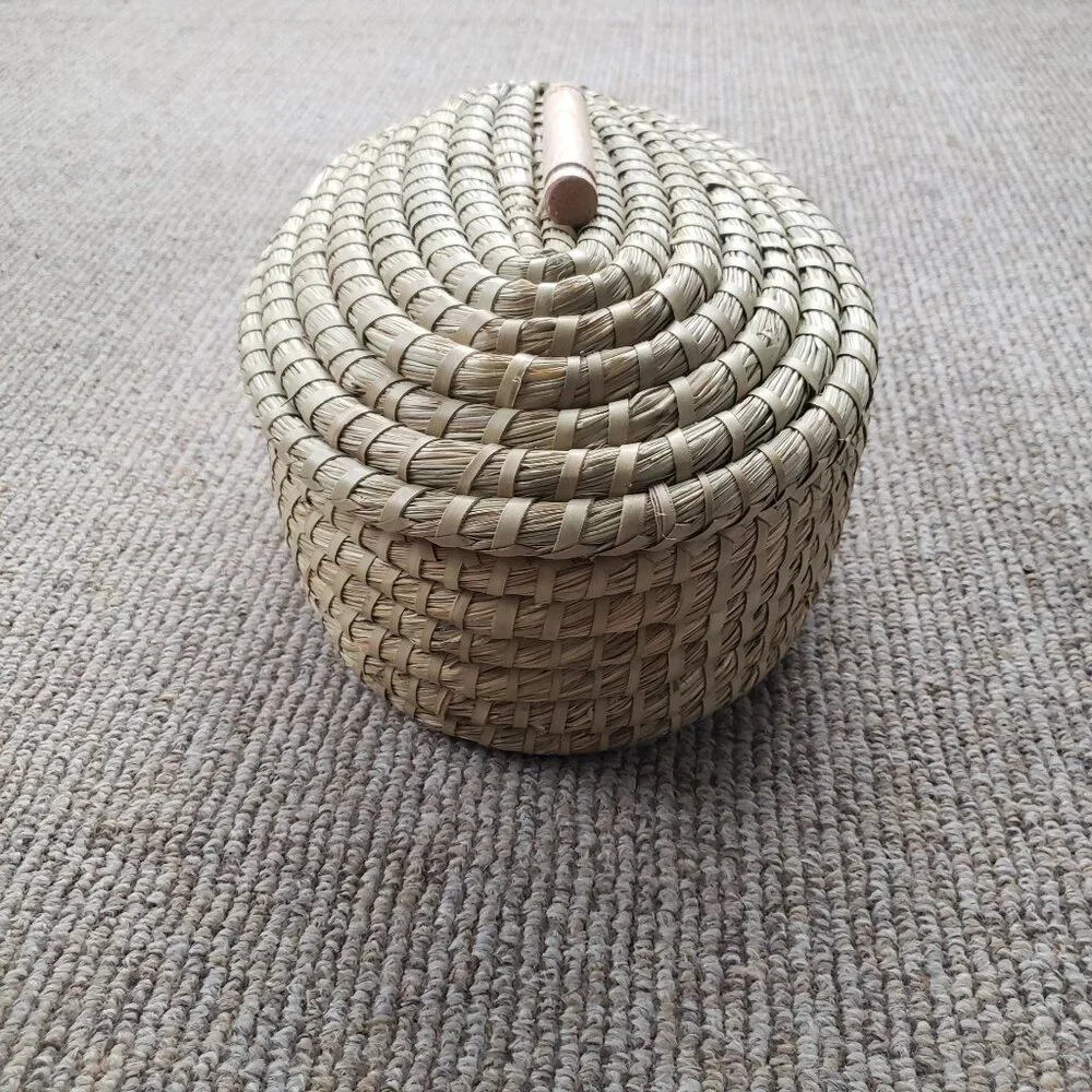 Sweetgrass Lidded Basket Oval Oblong 12